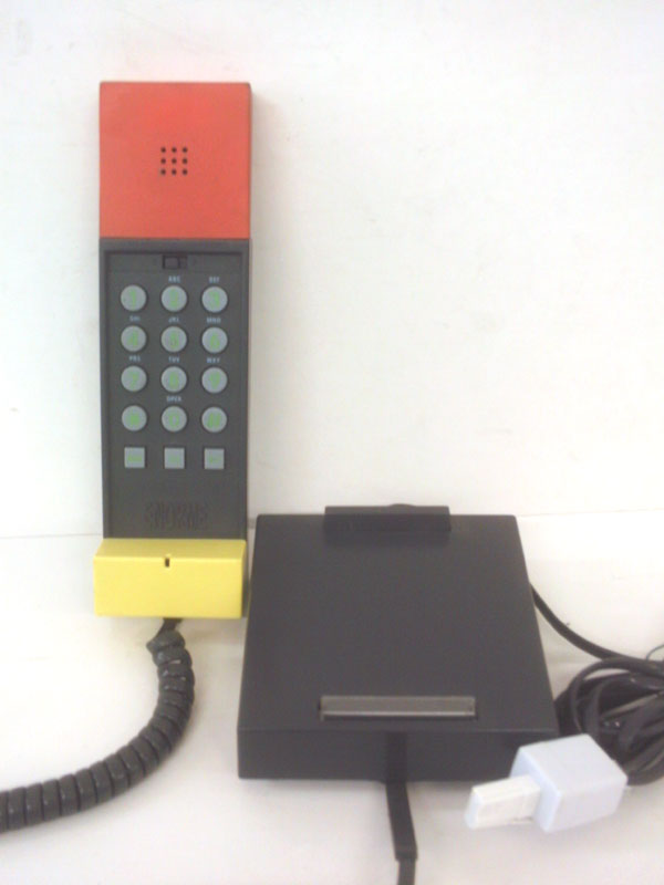 Enorme telephone designed by Sottsass